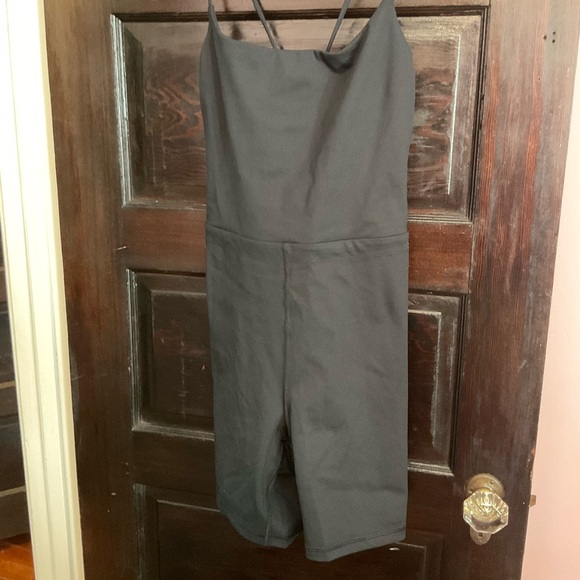 GAP Black Spaghetti Strap Romper - Picture 4 of 6